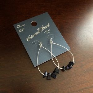 💎 Universal Thread dangle earrings